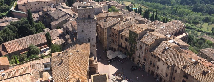San Gimignano is one of Lugares favoritos de Paolo.