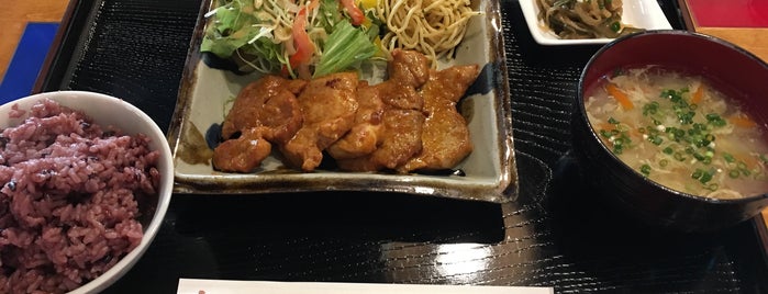 やいま料理 びん玉家 is one of 沖縄料理.