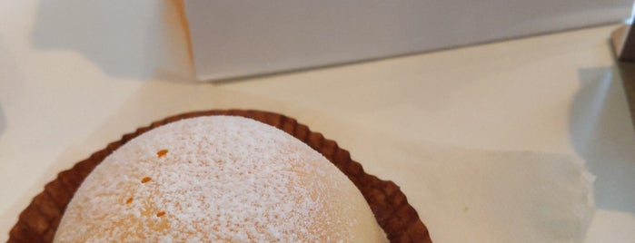 Crème de la Crème is one of Lugares favoritos de まき.