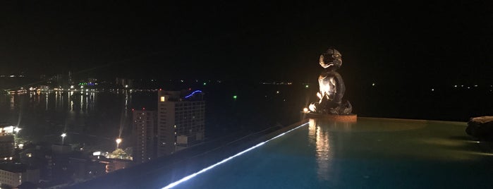 the roof splash pool bar is one of bangkokmangkok.