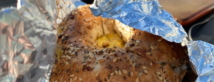 Moe's Broadway Bagel is one of Stefanさんのお気に入りスポット.