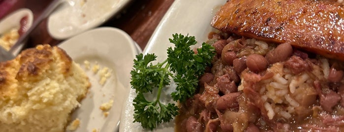 Lucile's Creole Cafe is one of Corinne 님이 저장한 장소.