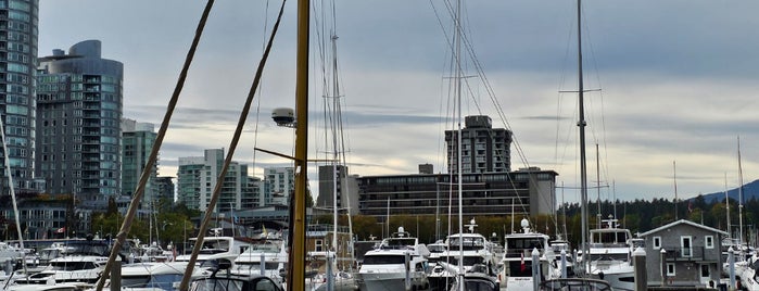 Coal Harbour Seawall is one of Vancouver to do list.