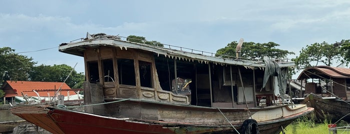 Baan Hollanda is one of Ayutthaya Historical Park.