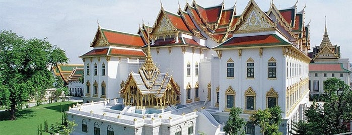 พระที่นั่งบรมราชสถิตยมโหฬาร is one of Palaces & Throne Halls in Bangkok.