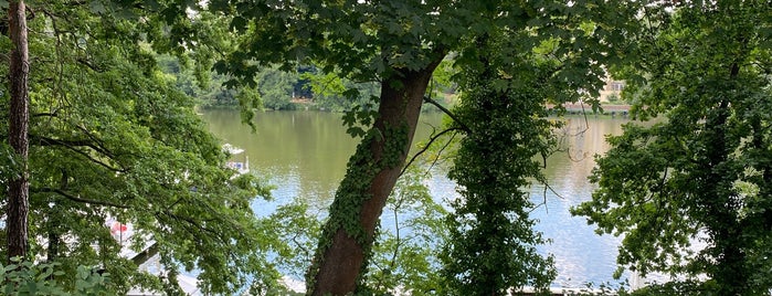 Freibad Halensee is one of สถานที่ที่ Joud ถูกใจ.