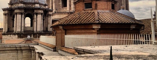 Basilika St. Peter (Petersdom) is one of My places to visit in Rome.