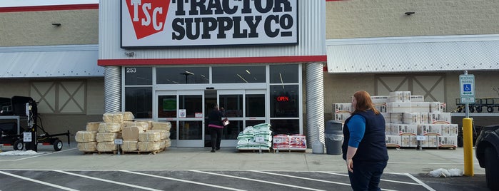 Tractor Supply Co. is one of Lieux qui ont plu à Lindsaye.