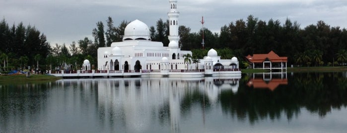 Masjid Tengku Tengah Zaharah (Masjid Terapung) is one of Kuala Terengganu.