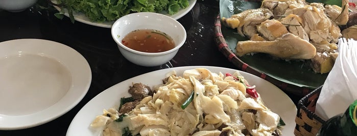 Hương Tràm Restaurant is one of Ăn ngon.