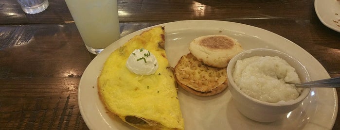 The Egg & I Restaurants is one of Lugares favoritos de Seth.