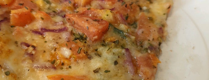 Borino's Pizza is one of Lugares guardados de Lizzie.