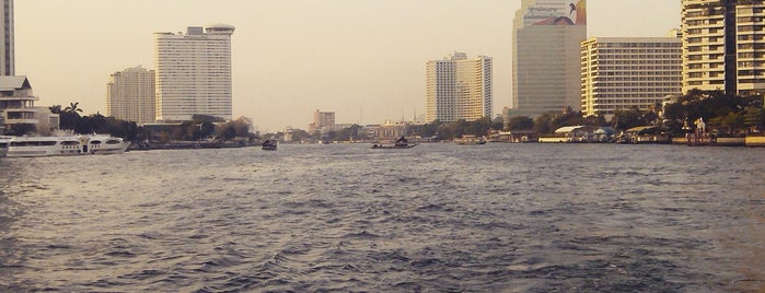 Wat Arun Cross River Ferry Pier is one of Viral 님이 좋아한 장소.
