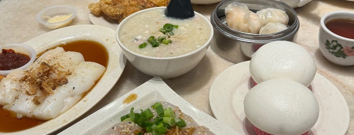 Chooi Yue Dim Sum 翠月樓港式點心 is one of WSL 님이 저장한 장소.