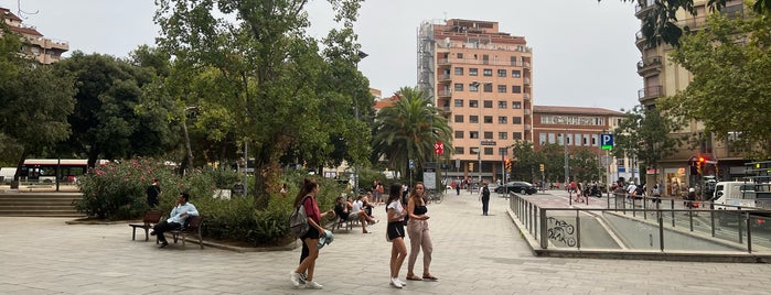 Plaça de Sants is one of Lista Cris B..