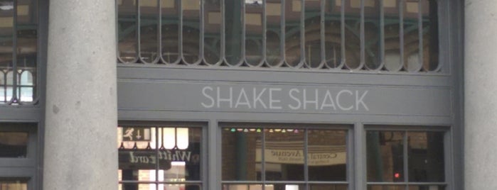 Shake Shack is one of สถานที่ที่ Brad ถูกใจ.