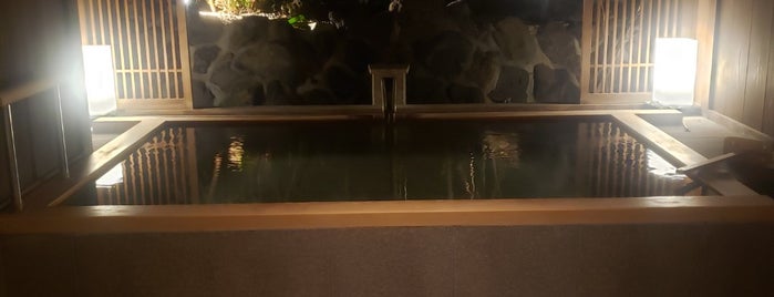 熱海温泉ホテル夢いろは is one of 滞在したいところ.