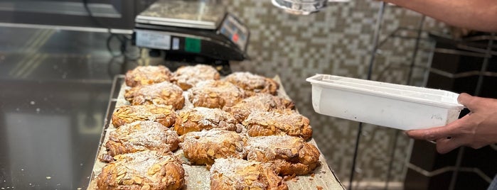 Boulangerie Gosselin is one of Top places to get popular French Pastries in Paris.