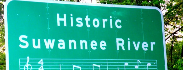 Suwannee River is one of สถานที่ที่ Heather ถูกใจ.