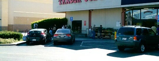 Trader Joe's is one of Shirleyさんのお気に入りスポット.