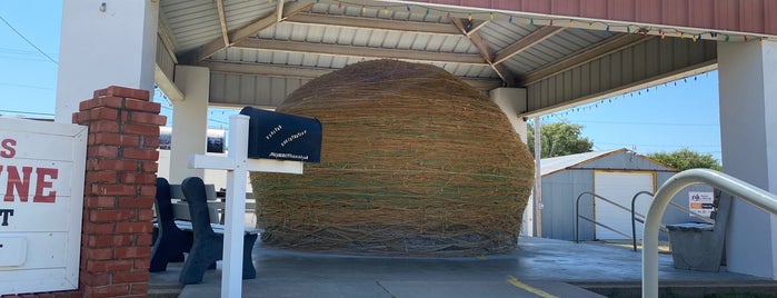 World's Largest Ball Of Twine   (made by a community) is one of Weird Landmarks.