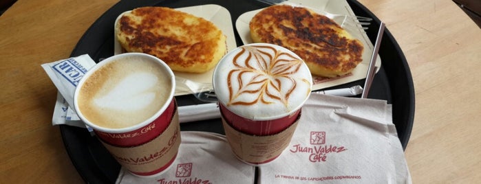 Juan Valdez Café is one of Lugares favoritos de Sandra.