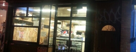 Tony's Pizza & Pasta is one of Tempat yang Disukai Marie.