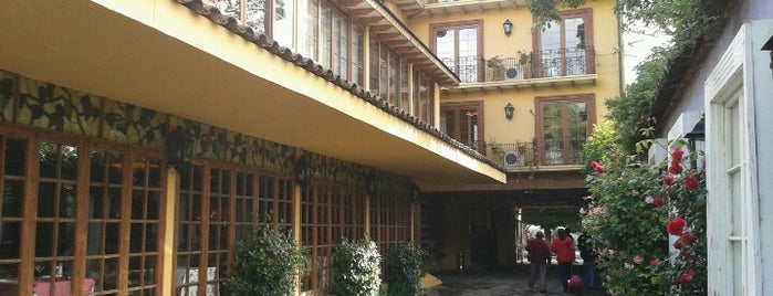 Hotel Santa Cruz Plaza is one of Locais curtidos por Ana.