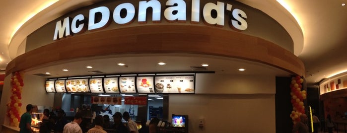 McDonald's is one of สถานที่ที่ Gloribel ถูกใจ.