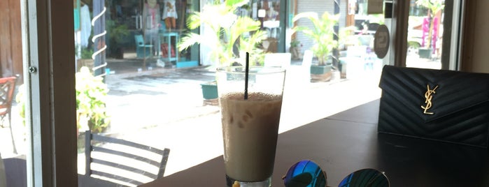 coffee and Waffles is one of lugares guanacaste ir.