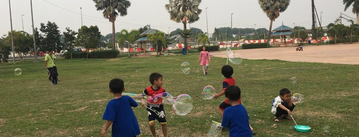 Dataran Tonggak 10 Sungai Besar is one of สถานที่ที่ ꌅꁲꉣꂑꌚꁴꁲ꒒ ถูกใจ.