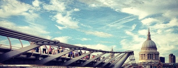 Puente del Milenio is one of 41 cosas que no puedes perderte en Londres.