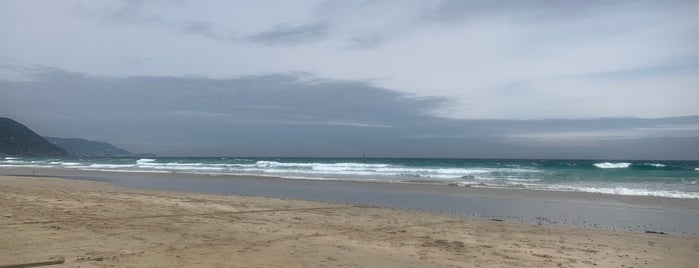 Shirahama Beach is one of 伊豆.
