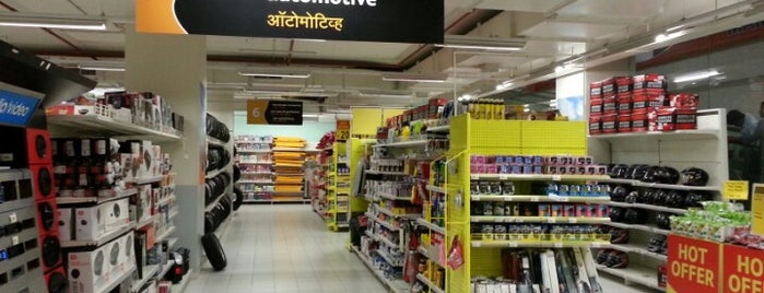 Reliance Mart is one of Abhijeetさんの保存済みスポット.