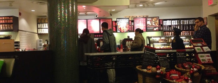 Starbucks is one of สถานที่ที่บันทึกไว้ของ Kimmie.