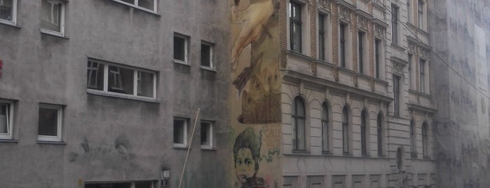 Street Art Kaunitzgasse is one of Vienna Street Art.