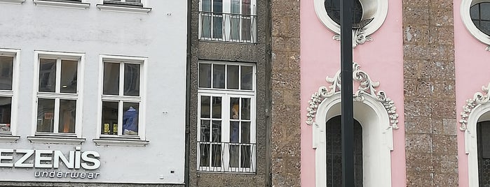 Das Kleine Haus is one of 111 Orte die man in Innsbruck gesehen haben muss.