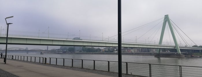 Severinsbrücke is one of Rheinbrücken in Köln.
