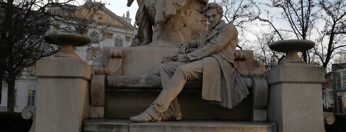 Ferdinand Raimund Denkmal is one of Wenen🇦🇹.