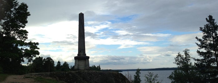 Обелиск Братьям Браглио is one of Tempat yang Disukai Stanislav.