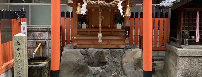 花咲稲荷社 is one of 知られざる寺社仏閣 in 京都.
