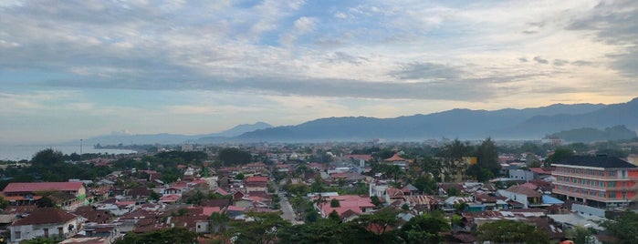 Padang is one of Lugares favoritos de RizaL.