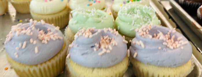Magnolia Bakery is one of Mackenzie's Saved Places.