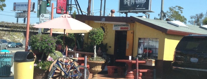El Amigo Tacos is one of สถานที่ที่ Brad ถูกใจ.