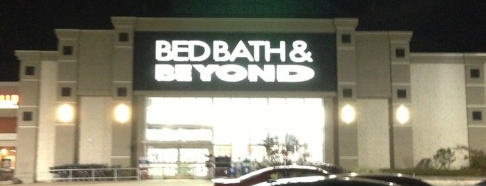 Bed Bath & Beyond is one of Tempat yang Disukai Chelsea.
