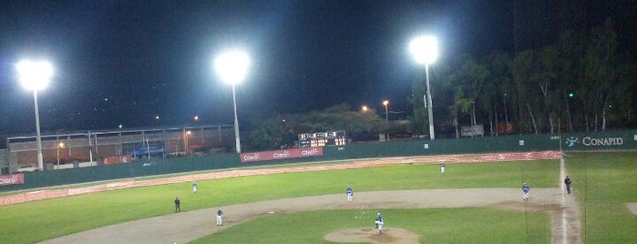 Estadio Chochi Sosa is one of Orte, die Alberto gefallen.