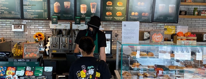 Starbucks is one of Lugares favoritos de Nichole.