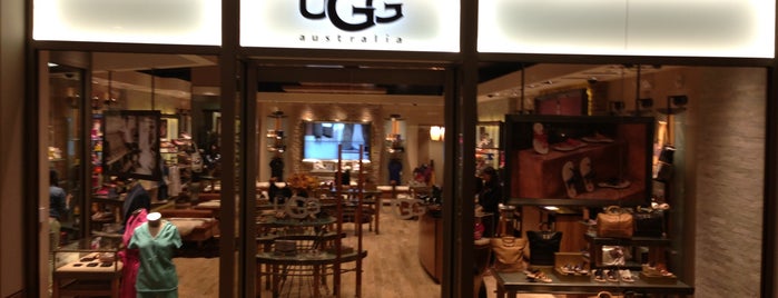 UGG is one of Lieux qui ont plu à Candy.