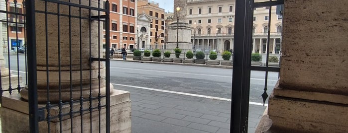 Columna de Marco Aurelio is one of Roma.