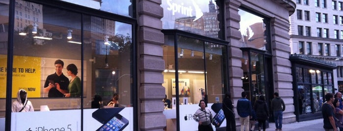 Sprint Store is one of Orte, die Sherina gefallen.